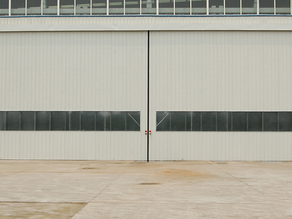 機(jī)庫(kù)門(mén)